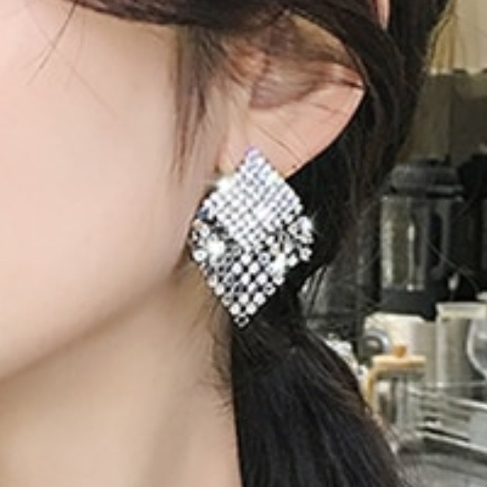 Last One Diamond Square Silver Holiday Earring